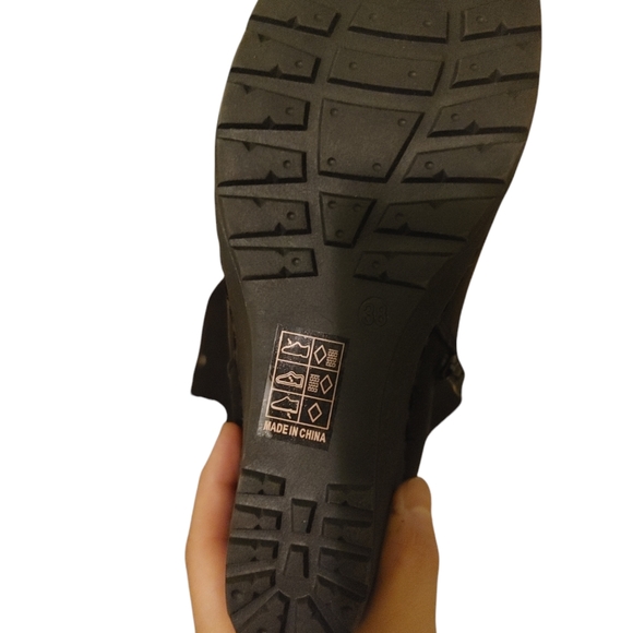 Boots - Picture 3 of 5